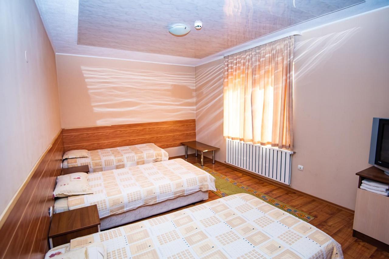 Семеен Хотел Надежда Razlog Exterior foto